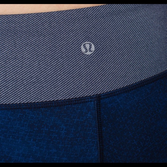 Lululemon Wunder Under Crop Sashiko Cross Inkwell - Picture 3 of 5